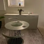 Frednes Cosy Retreat - Short Walking Distance To Centre - Free Private Parking And Internet Apartamento