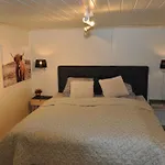 Frednes Cosy Retreat - Short Walking Distance To Centre - Free Private Parking And Internet