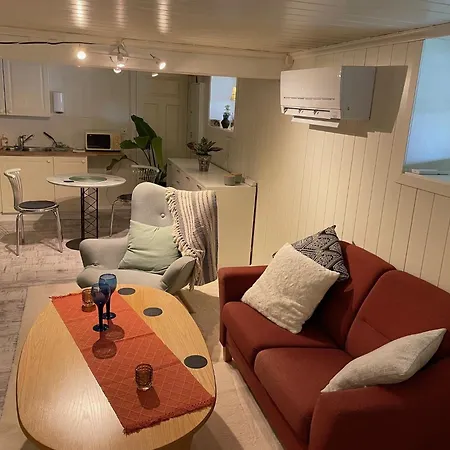 One Bedroom Frednes 아파트 *