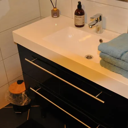 Frednes Cosy Retreat - Everything Within Short Walking Distance To Centre - Free Private Parking And Free Internet * Porsgrunn