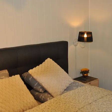 Lejlighed Frednes Cosy Retreat - Short Walking Distance To Centre - Free Private Parking And Internet