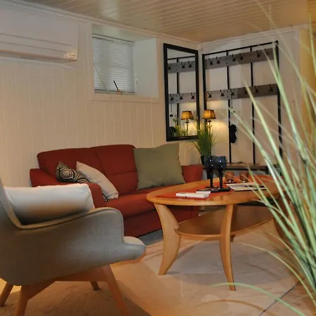 Apartment Frednes Cosy Retreat - Short Walking Distance To Centre - Free Private Parking And Internet