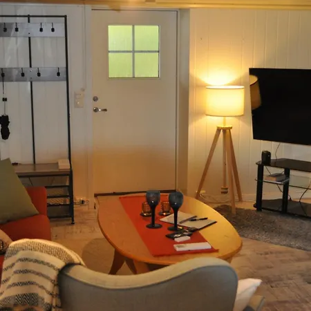 Frednes Cosy Retreat - Short Walking Distance To Centre - Free Private Parking And Internet *