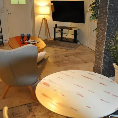 Appartamento Frednes Cosy Retreat - Everything Within Short Walking Distance To Centre - Free Private Parking And Free Internet Porsgrunn