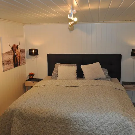Frednes Cosy Retreat - Short Walking Distance To Centre - Free Private Parking And Internet