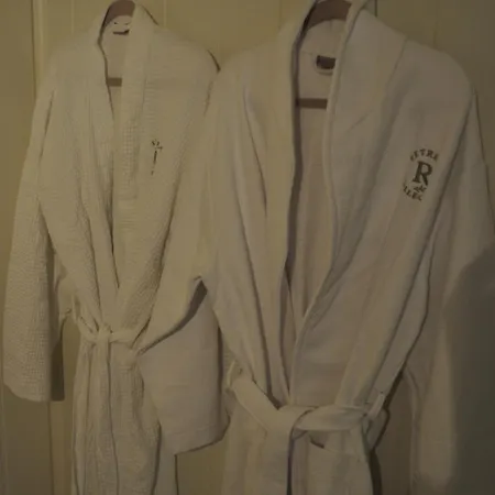 Frednes Cosy Retreat - Everything Within Short Walking Distance To Centre - Free Private Parking And Free Internet *