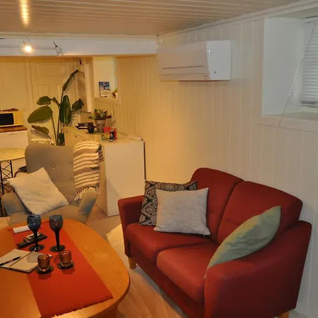 Frednes Cosy Retreat - Short Walking Distance To Centre - Free Private Parking And Internet Lejlighed *