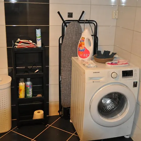 Frednes Cosy Retreat - Everything Within Short Walking Distance To Centre - Free Private Parking And Free Internet Appartamento *