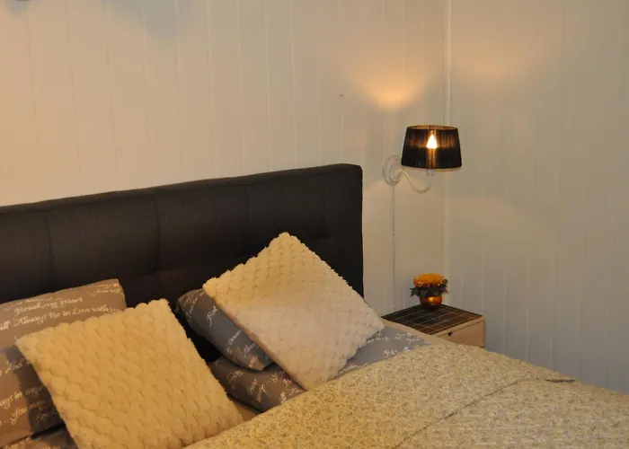 Apartamento Frednes Cosy Retreat - Short Walking Distance To Centre - Free Private Parking And Internet