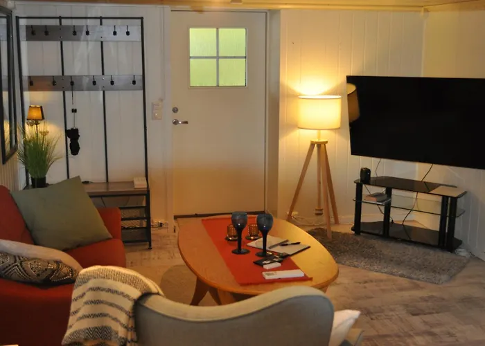 Frednes Cosy Retreat - Short Walking Distance To Centre - Free Private Parking And Internet *