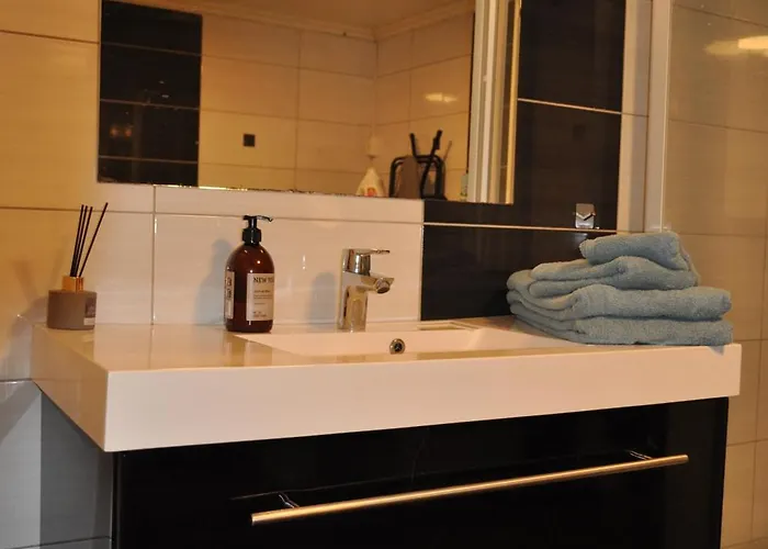 Frednes Cosy Retreat - Short Walking Distance To Centre - Free Private Parking And Internet Apartment Porsgrunn