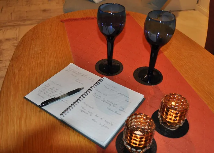 Frednes Cosy Retreat - Short Walking Distance To Centre - Free Private Parking And Internet