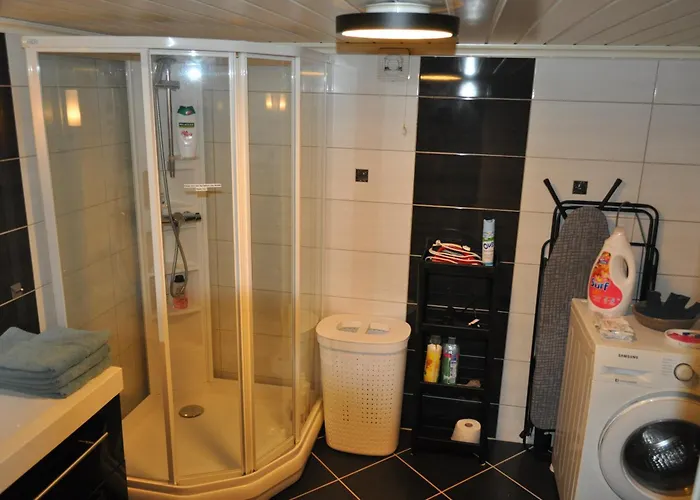 Apartmán Frednes Cosy Retreat - Short Walking Distance To Centre - Free Private Parking And Internet