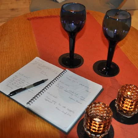 Frednes Cosy Retreat - Short Walking Distance To Centre - Free Private Parking And Internet