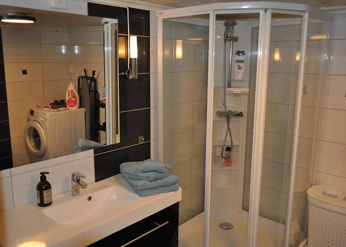 Frednes Cosy Retreat - Short Walking Distance To Centre - Free Private Parking And Internet Porsgrunn